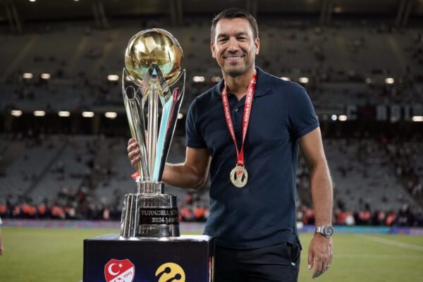 Giovanni van Bronckhorst: Celebrating a Football Legend
