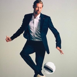 Peter Crouch: A Giant in English Football