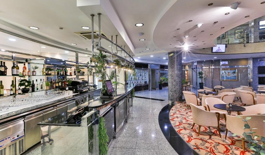 Exploring the Kings Park Hotel: A Premier Destination