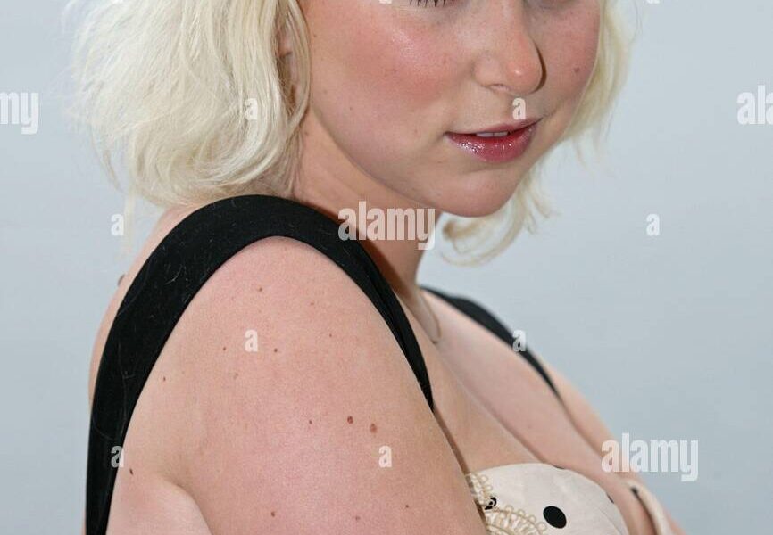 Victoria Hart: The New Sensation in the Music Scene