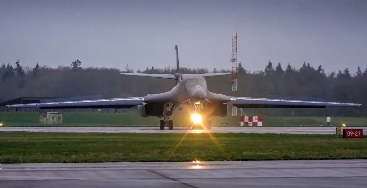 b1 bomber — GB news