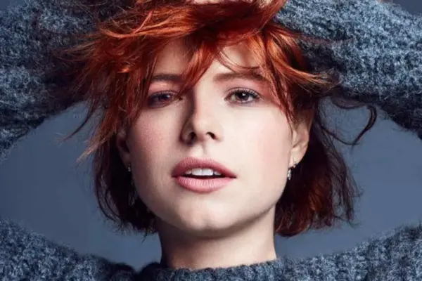 jessie buckley — GB news