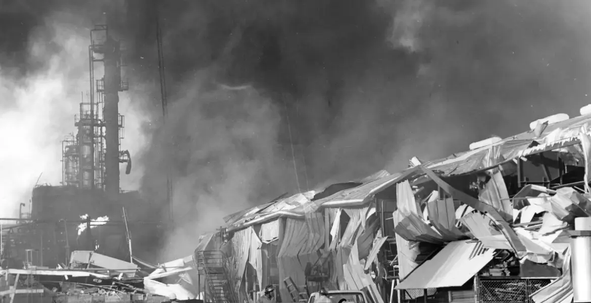 oil refinery fire — GB news