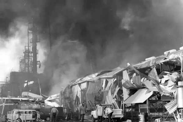 oil refinery fire — GB news